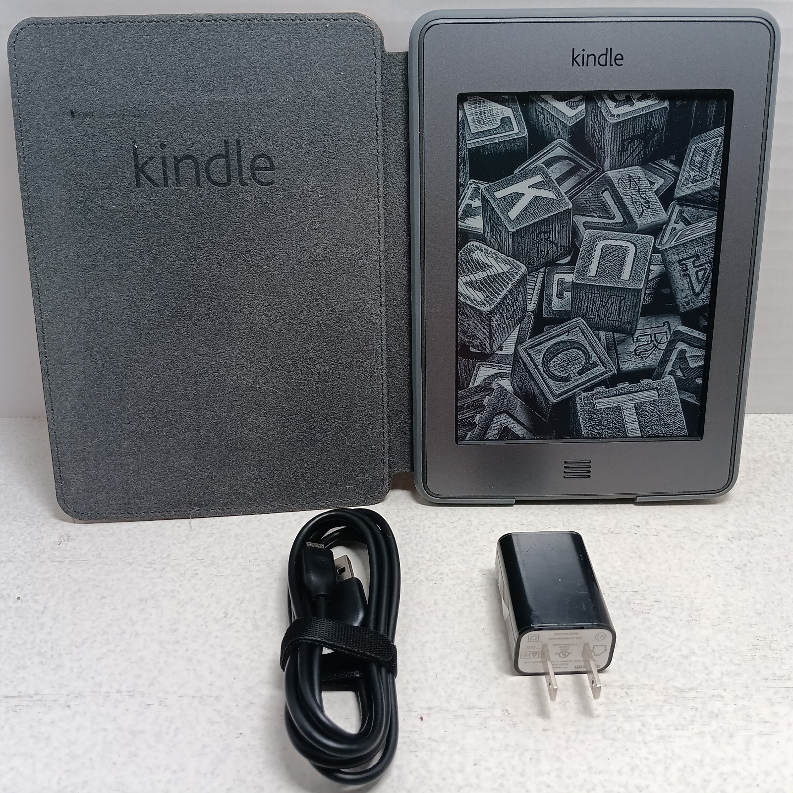 Amazon Kindle Touch (4th Gen.) D01200 - 4GB - Wi-Fi - 6" eReader - Tested