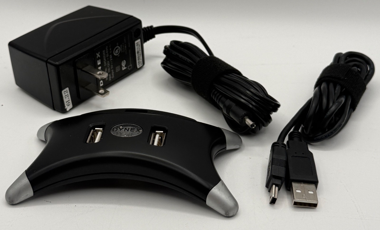 Dynex  (DX4P2H) 4-Ports External Hub with Power Adapter