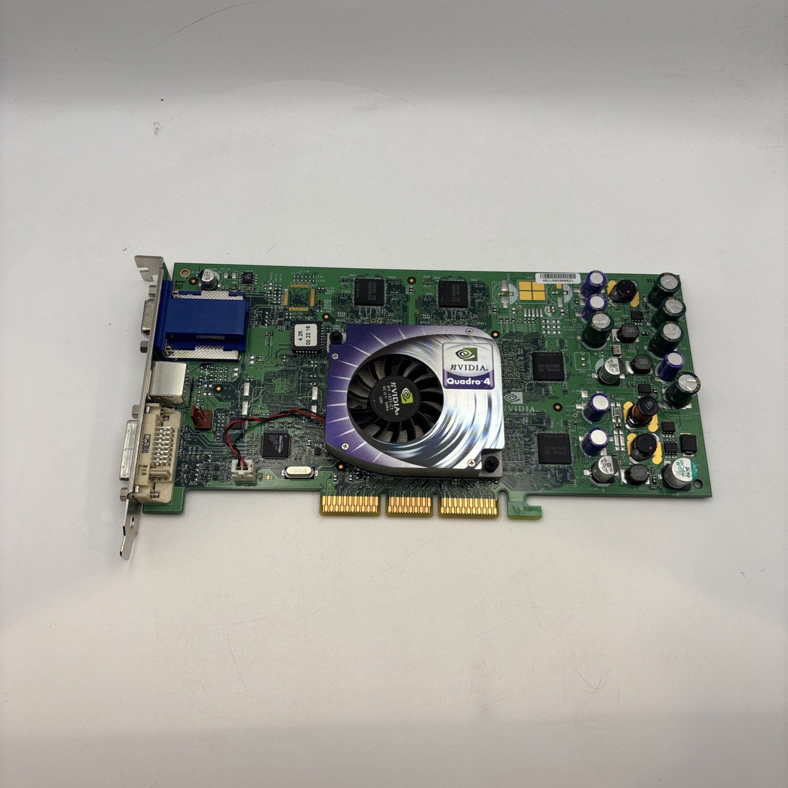 PNY NVIDIA Quadro4 750XGL Grafikkarte VCQ4750XGL S26361-D1473-V75 GS3 128MB