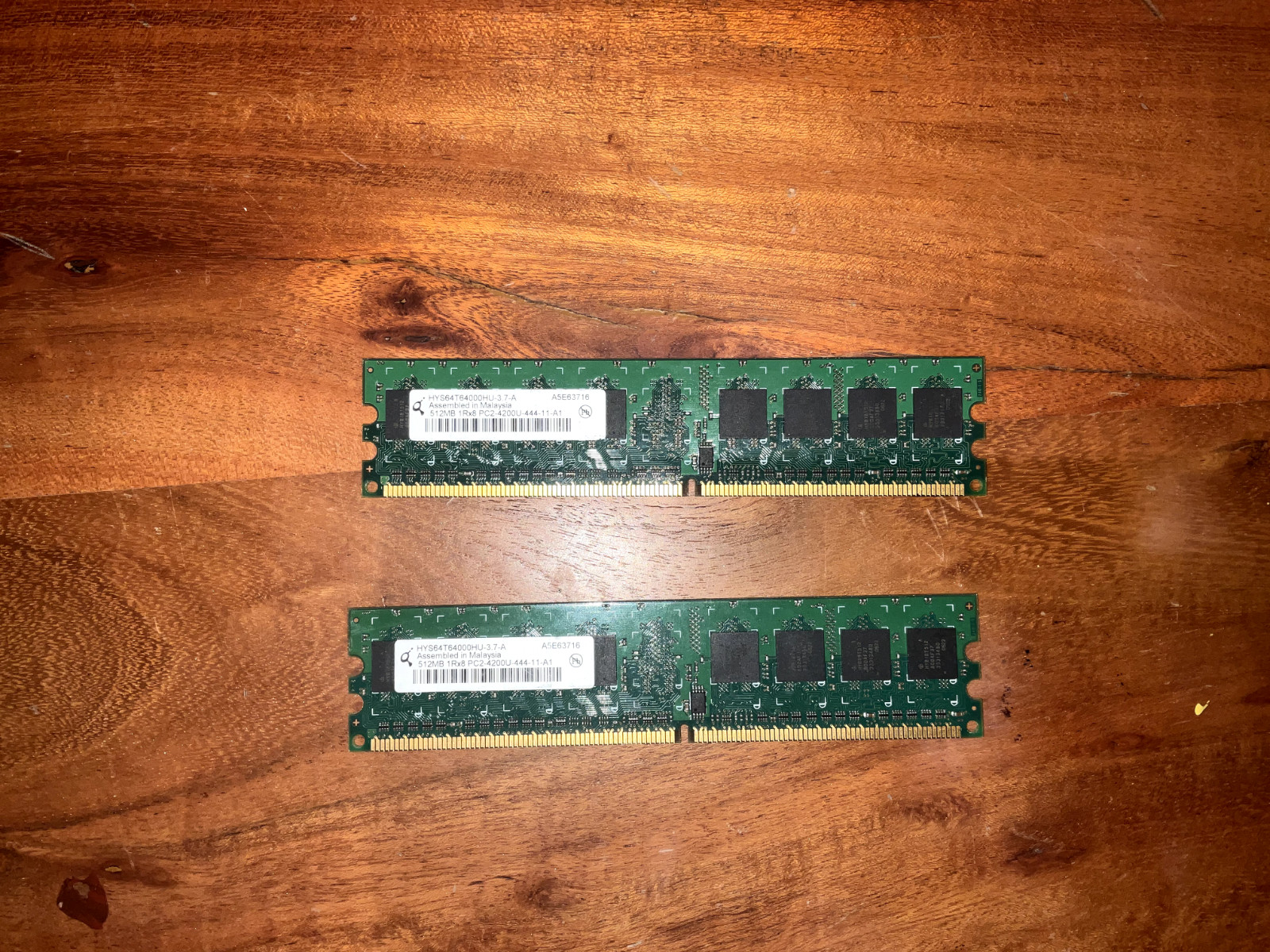 Qimond HYS64T64000HU-3.7-A 512MB 533MHZ DDR2 RAM TWO STICKS