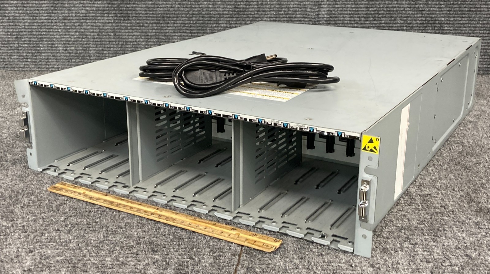 Hitachi DF-F800-RKAK Storage Array Chassis w2x YIKA Control Modules & Cords
