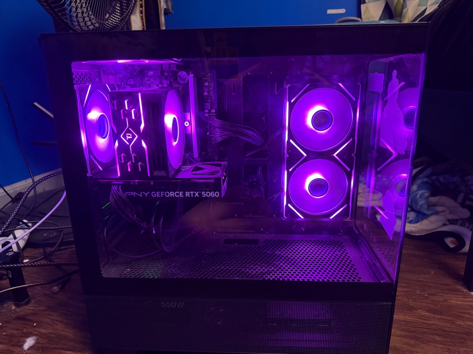 Good working gaming pc the specs are in the pictures any colors comes with led