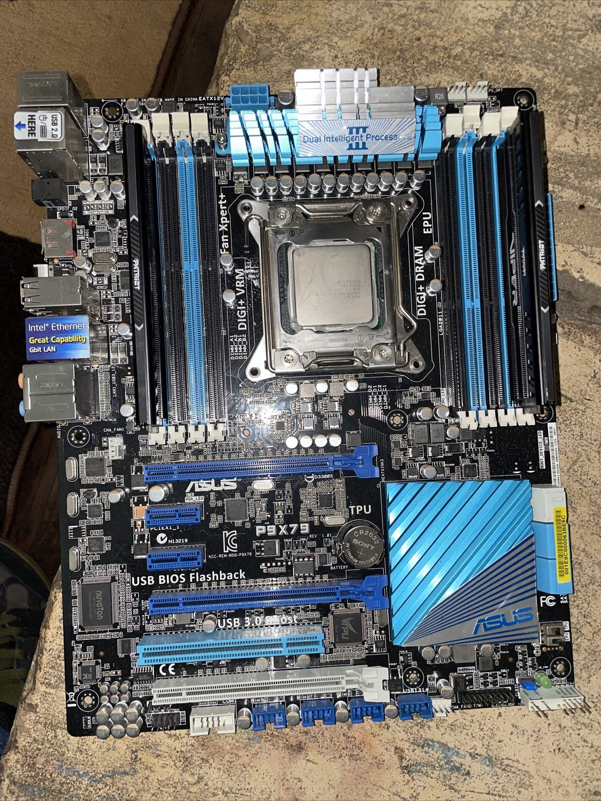 ASUS P9X79 +i7-3930K : LGA2011, DDR3, ATX +IO-Shield,