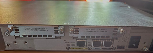 CISCO 2620 10/100 Ethernet Modular Access Rack-Mounted Router