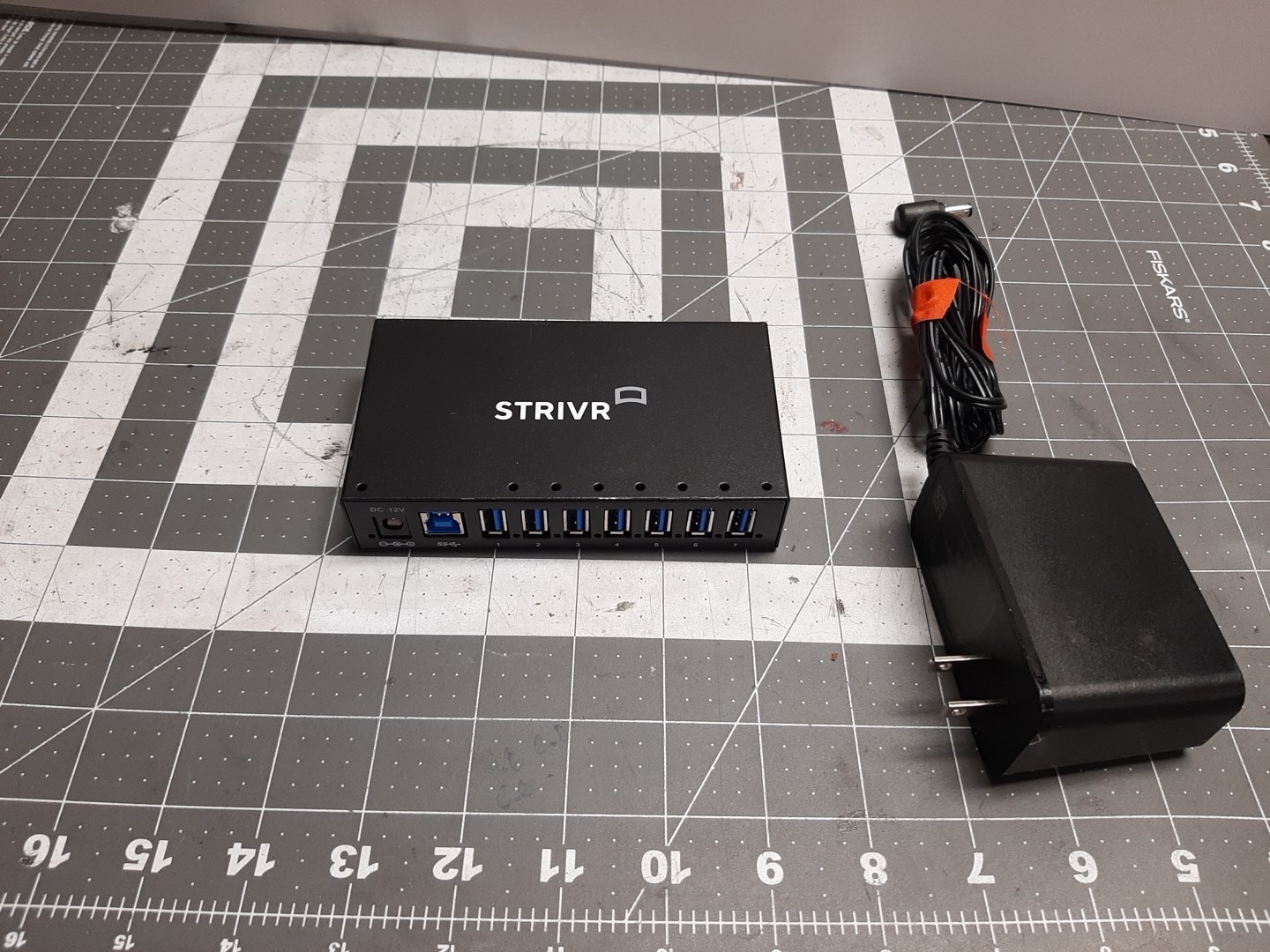 STRIVR A-173 Industrial USB 3.0 Hub. Charge and Transfer Data