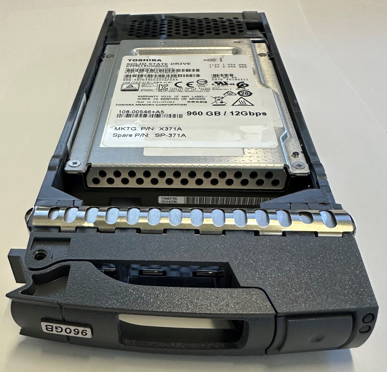 X371_TPM5V960ATE - Netapp 960GB SSD SAS 2.5" HDD for DS224C, 24 bay enclosure...