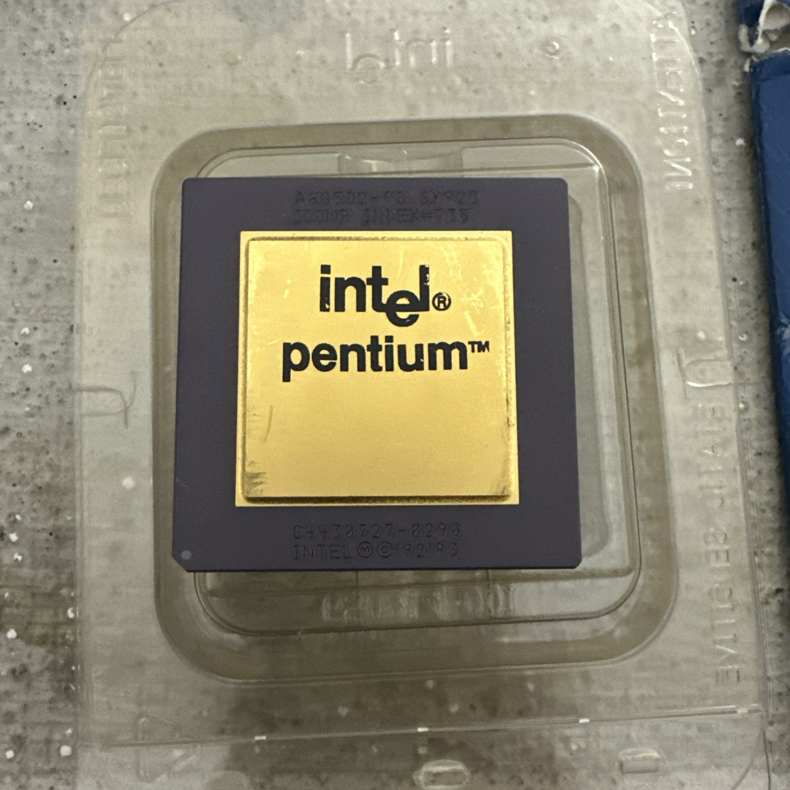 Vintage 1992 Intel Pentium 60 MHz CPU P60 A80501-60 SX948 Gold Top Processor 
