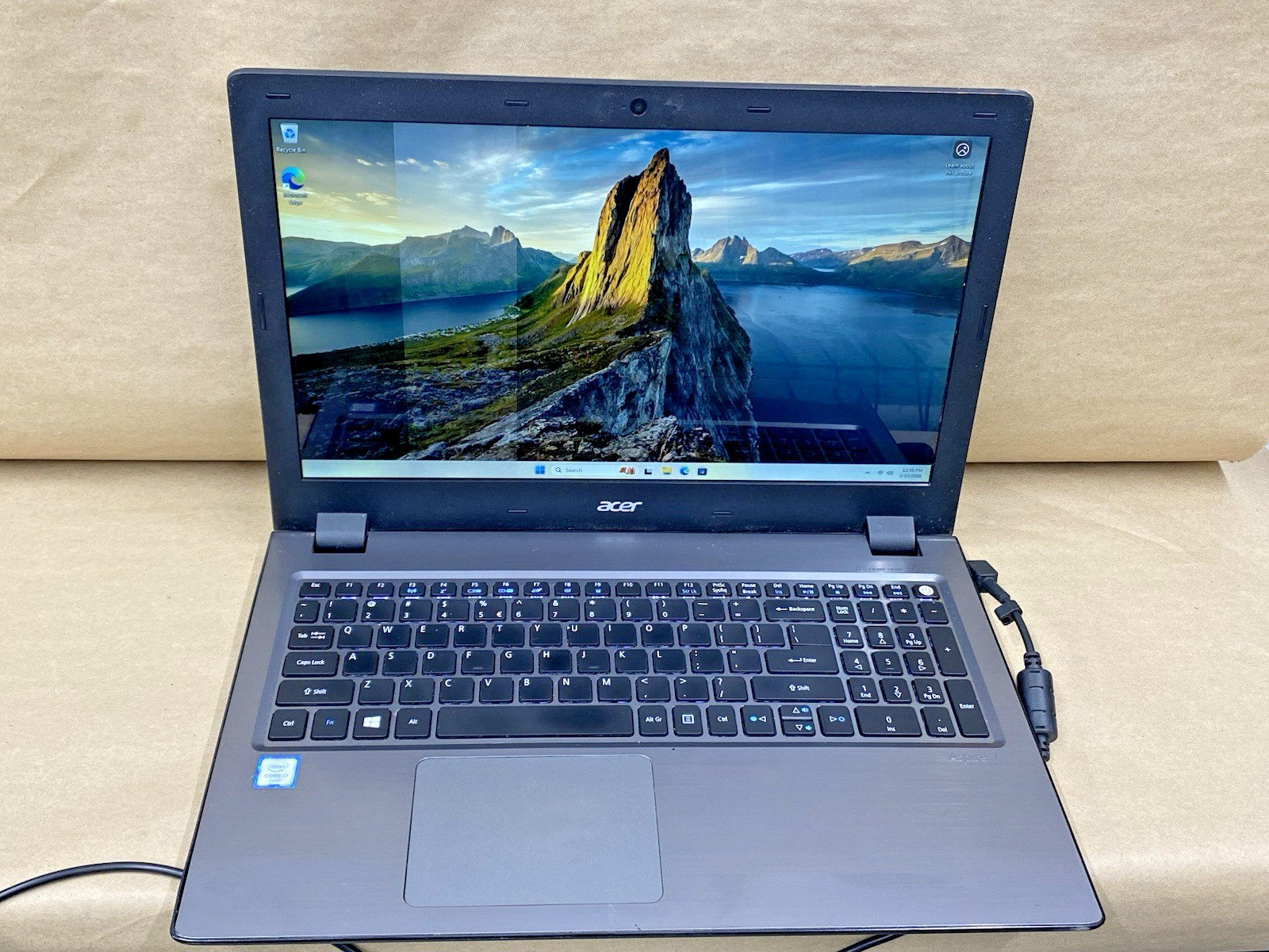 Acer Aspire V3-575T - 15.5" FHD - i7-6500U - 6 GB - 256GB - Win 11 Pro - READ