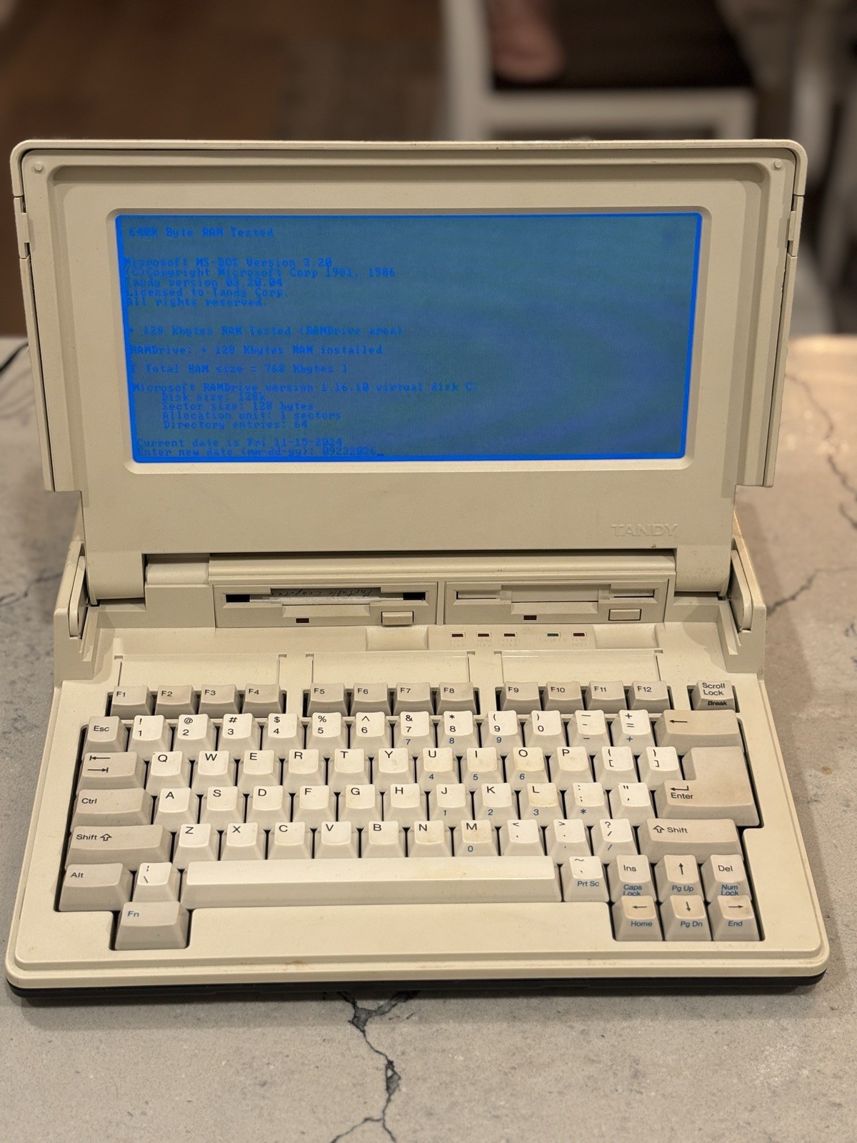 Vintage Tandy 1400 LT 25-3500B Laptop Computer MS-DOS Disk ~ Case ~ WORKING