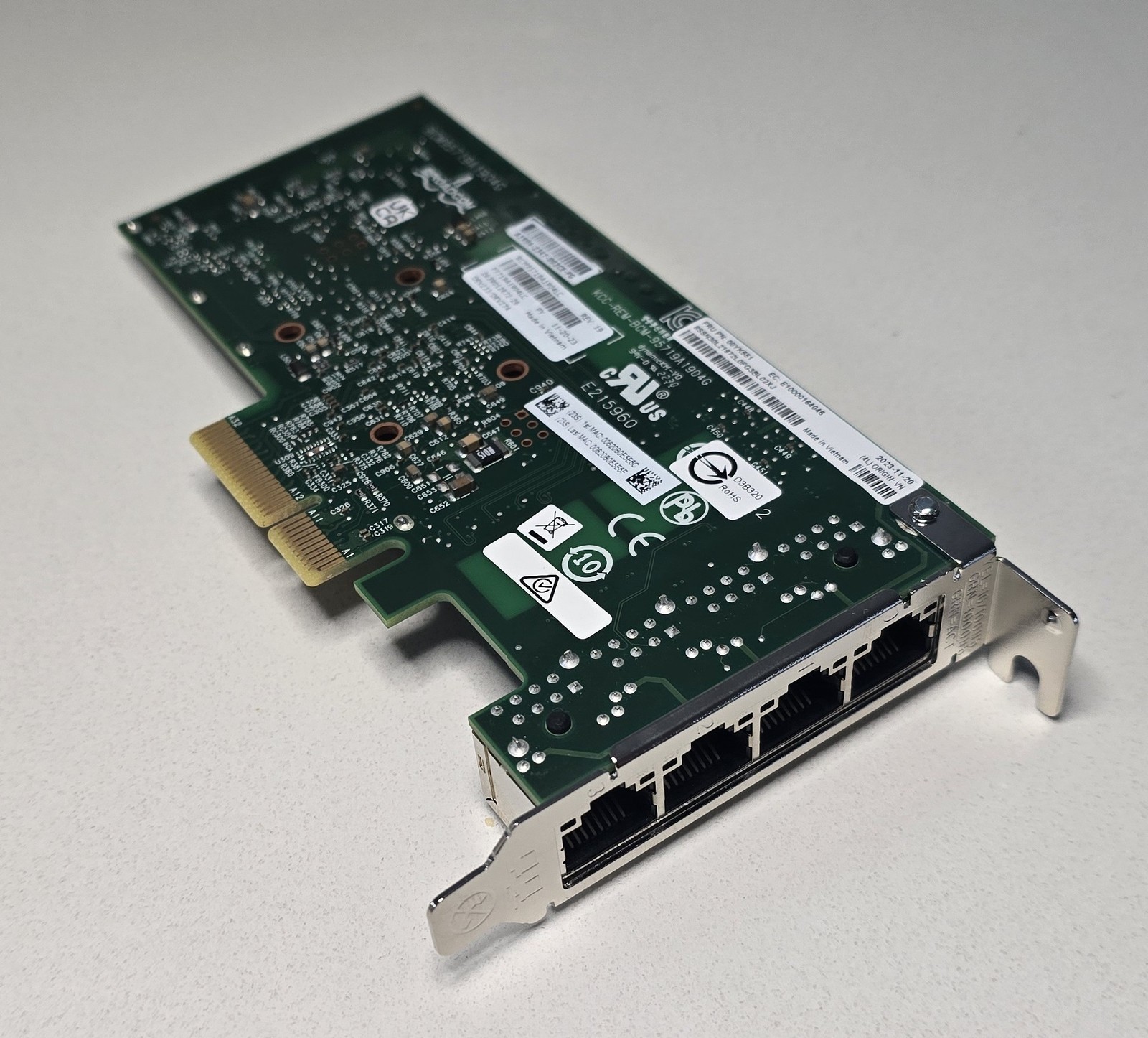 7ZT7A00484 Lenovo ThinkSystem Broadcom 5719 1GbE 4-Port PCIe Ethernt FRU 00YK551