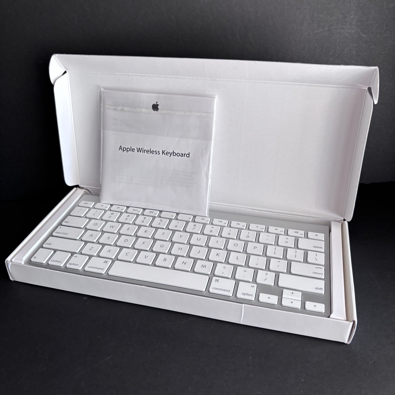 Apple Wireless Bluetooth Magic Keyboard MC184LL/B Aluminum A1314 Slim TESTED