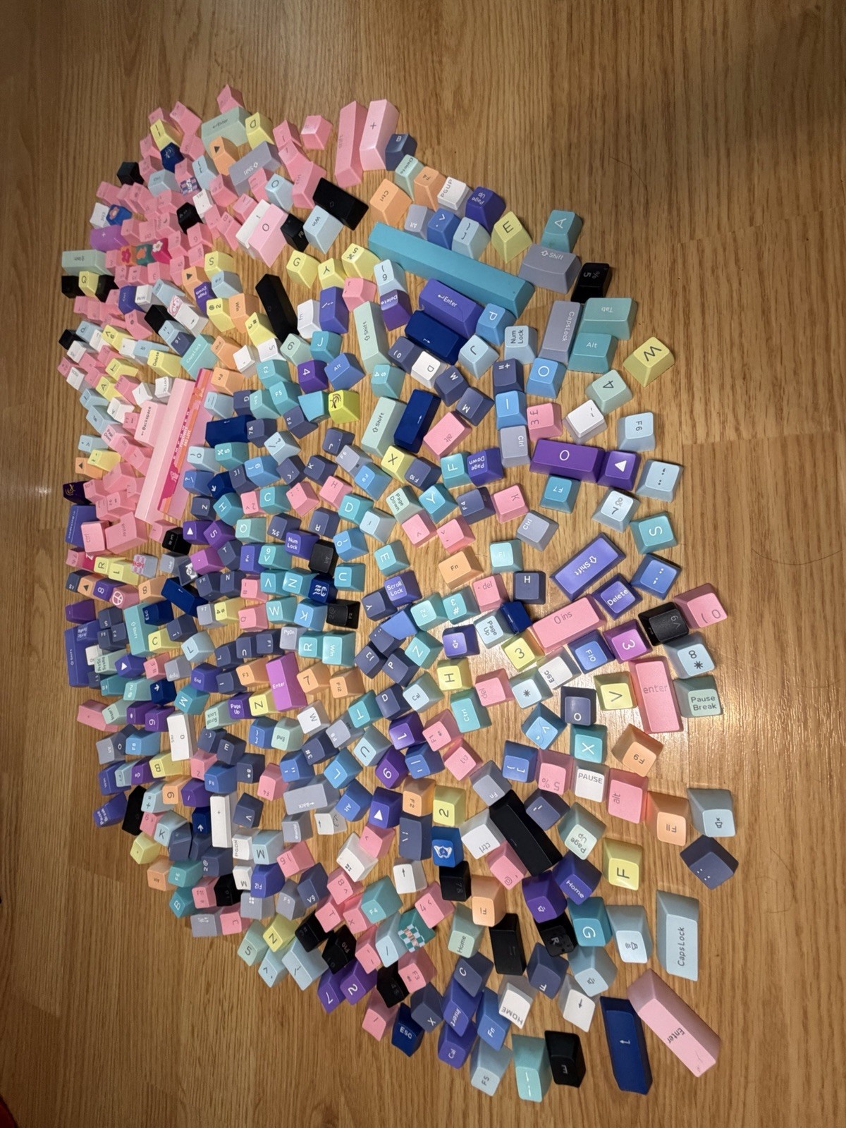 Mixed Lot of multicolor key caps. 25 random keycaps