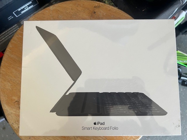 NEW  Authentic Apple iPad Pro 11" Smart Keyboard Folio MXNK2LL/A 1st & 2nd Gen