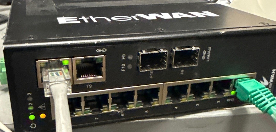 EtherWAN EX46910 Unmanaged Industrial 8-Port Gigabit PoE Switch 2-Port Combo