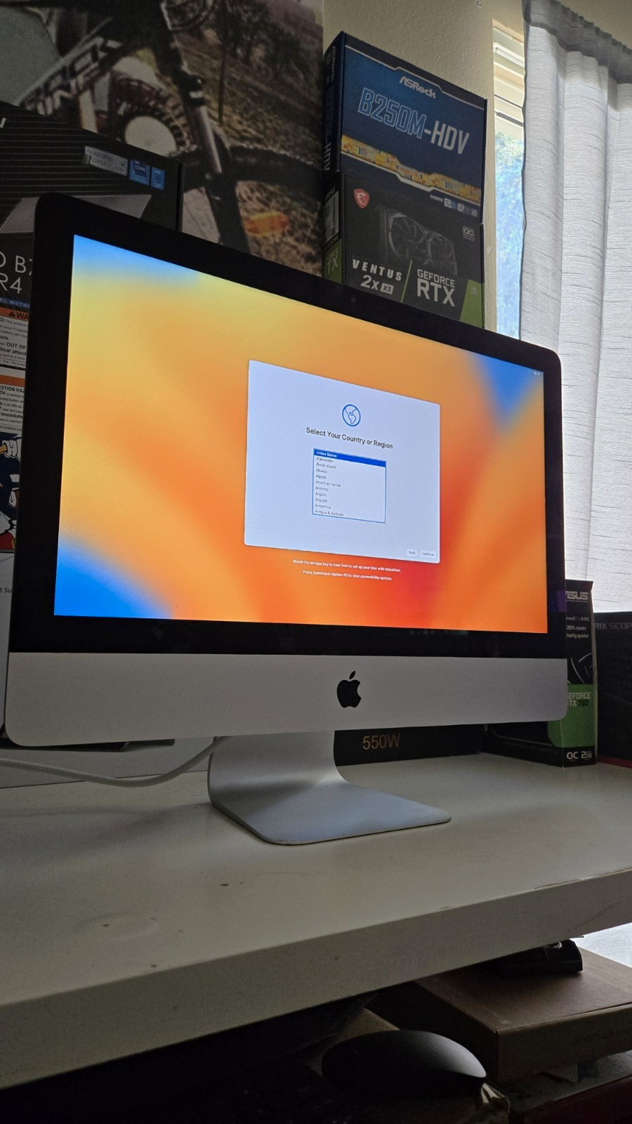 Apple iMac 21.5" (Intel i5, 1TB, 8GB RAM, FHD Display, MacOS Ventura)