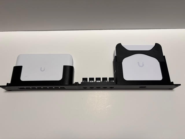 UniFi 1U Rack Mount for Cloud Gateway Max / Ultra & USW Lite 8 PoE w/Ports