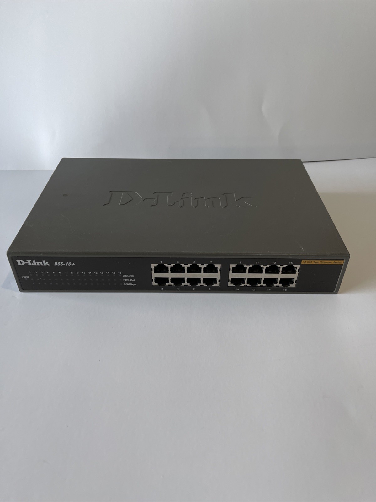 D-Link Green DSS-16+ 16-Port 10/100 Unmanaged Ethernet Switch
