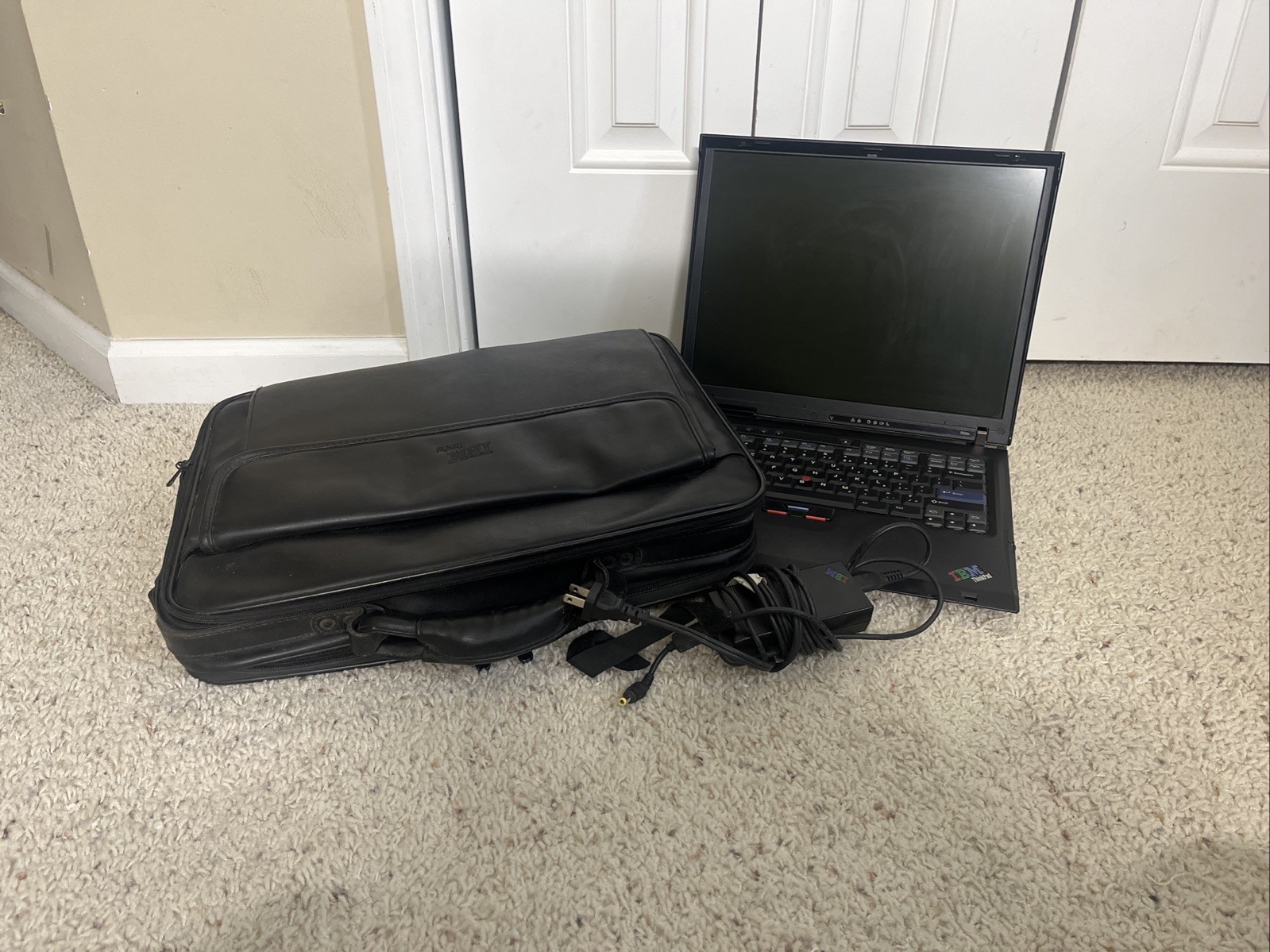 IBM THINKPAD R50e w/ Original Bag and Charger Fully Functional