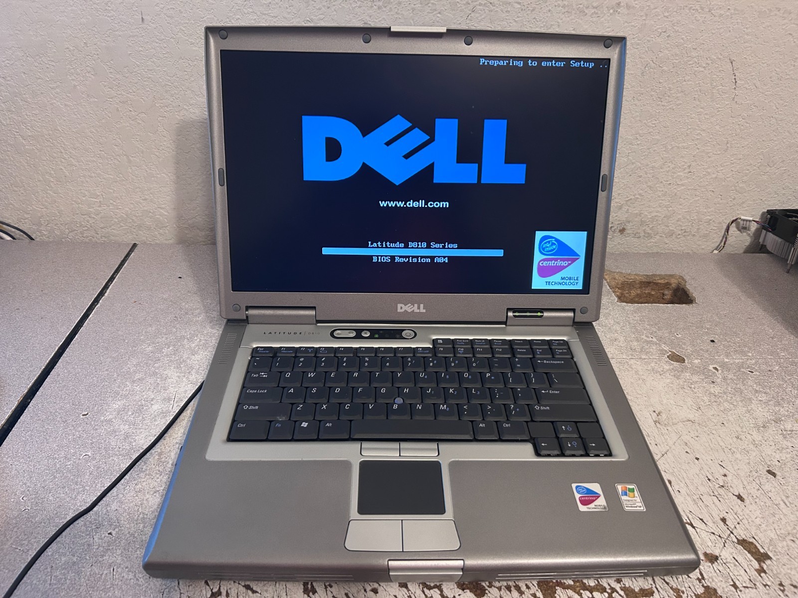 Dell Latitude D810 CPU 15.4" Display 1GB RAM No Hard Drive No AC Adapter Vintage