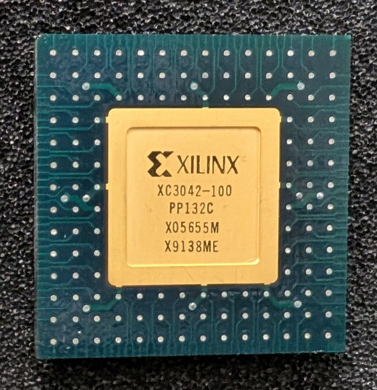 XILINX XC3042-100 PP132C