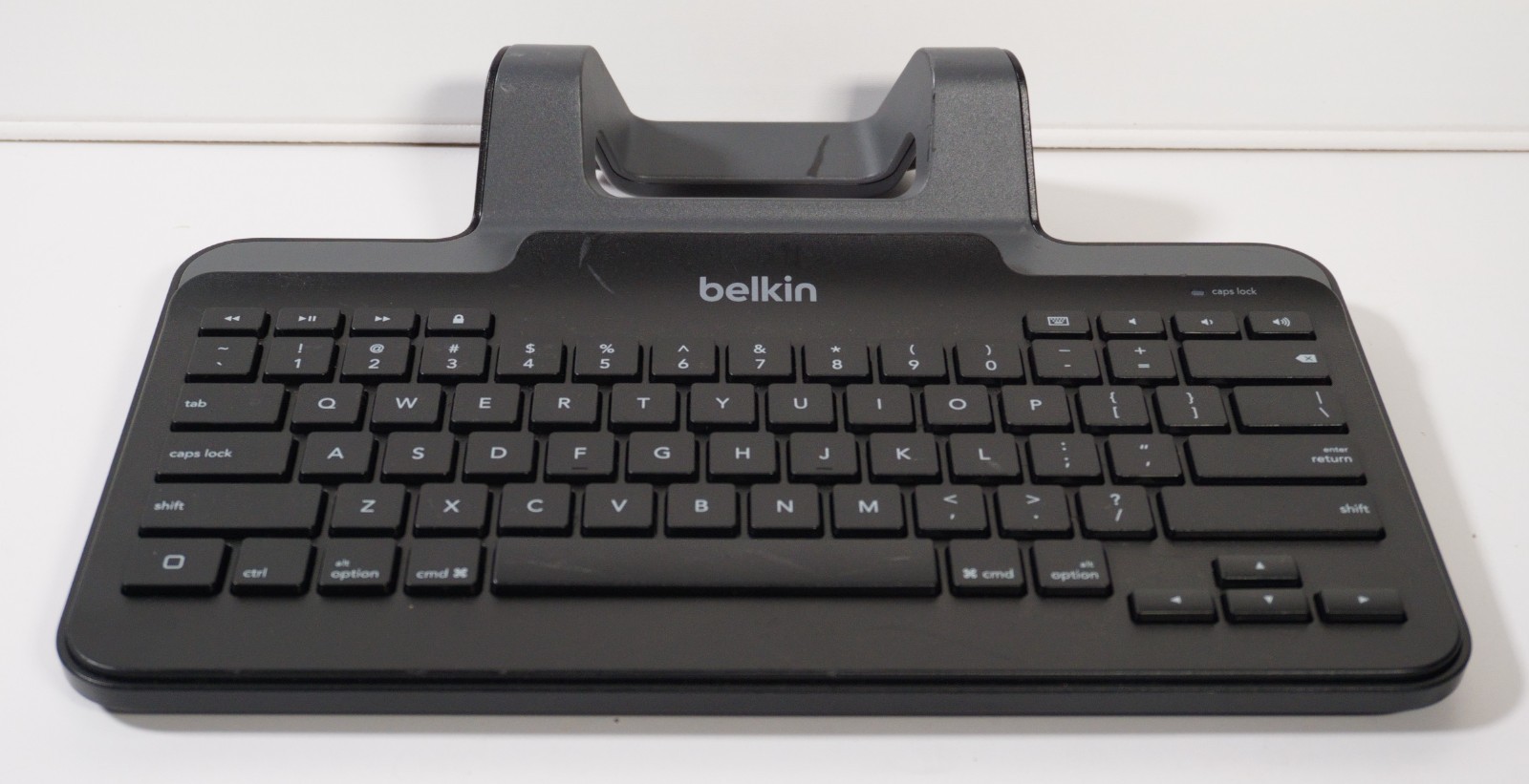 Belkin Wired Keyboard w/ stand for iPad - Lightning Connector B2B130