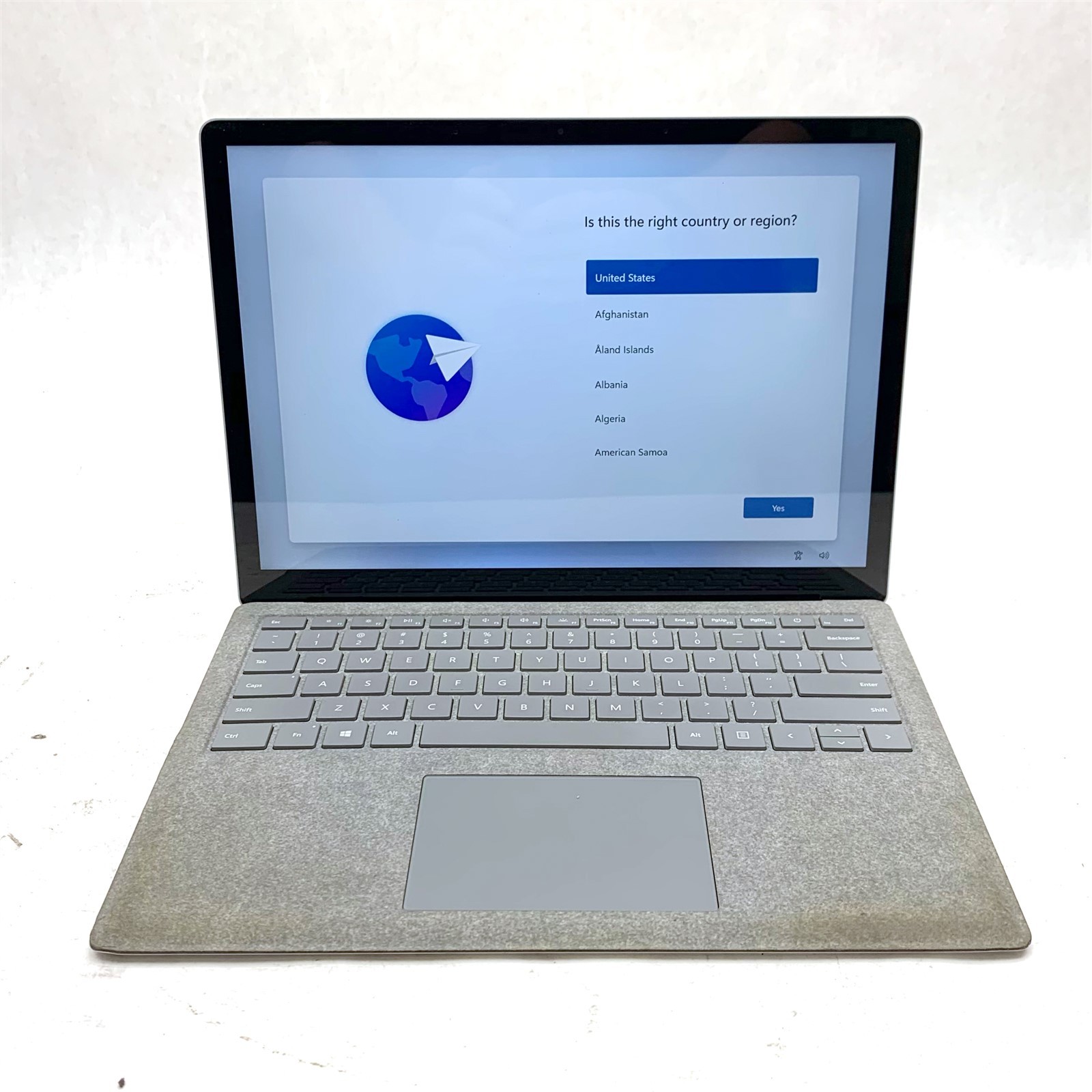 Microsoft Surface Laptop 1769 13.5" Touch FHD i7-7660U 2.50GHz 8GB 256GB Win 11