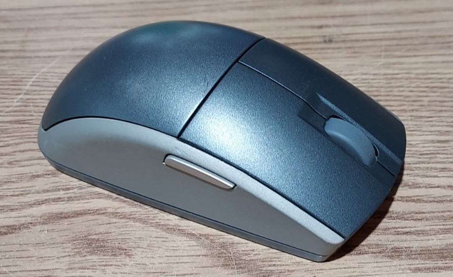 Wacom 5 Button Wireless Silver/Gray Graphic Mouse Model Number ZC-100-00 OC3F