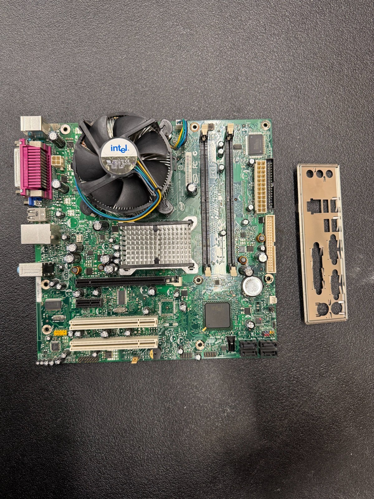 Intel Desktop Board (D946GZIS) LGA 775 w/ Cooling Fan & I/O Shield