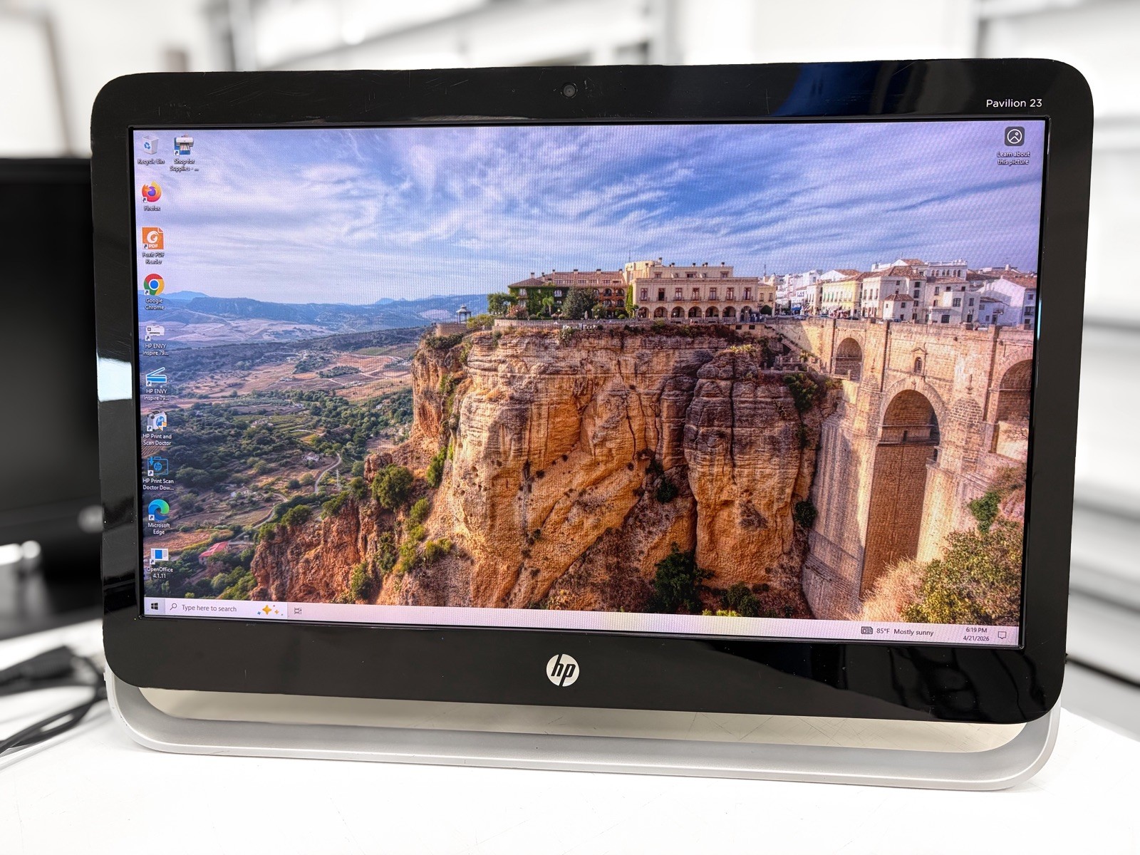 HP Pavilion 23" - 23-g010, 500GB, AMD E2-3800, 1.30GHz, 8GB All-in-One Desktop