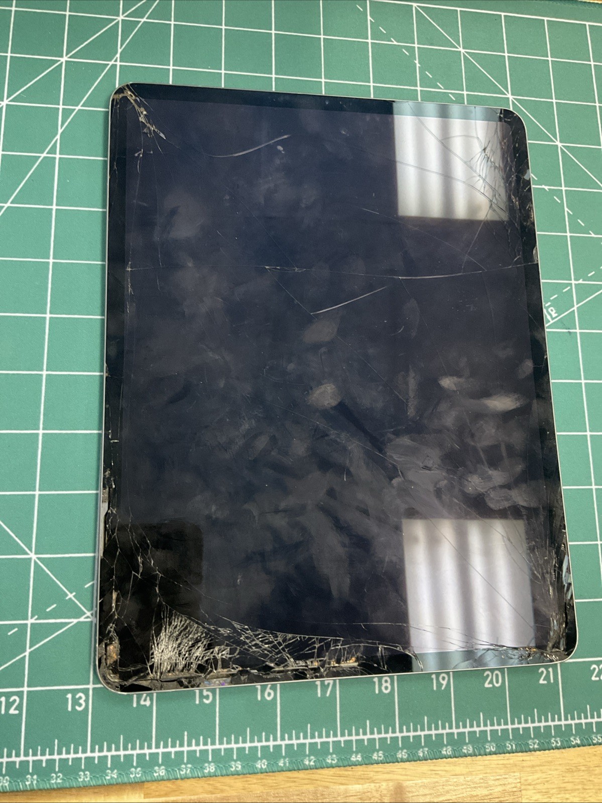 DEFECTIVE Apple Ipad pro 129 4th gen 128gb Parts Only Read Description G3D