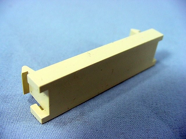 Leviton Ivory 1-Port MOS Blank Wallplate Insert Module 0.5 Unit 41295-5BI