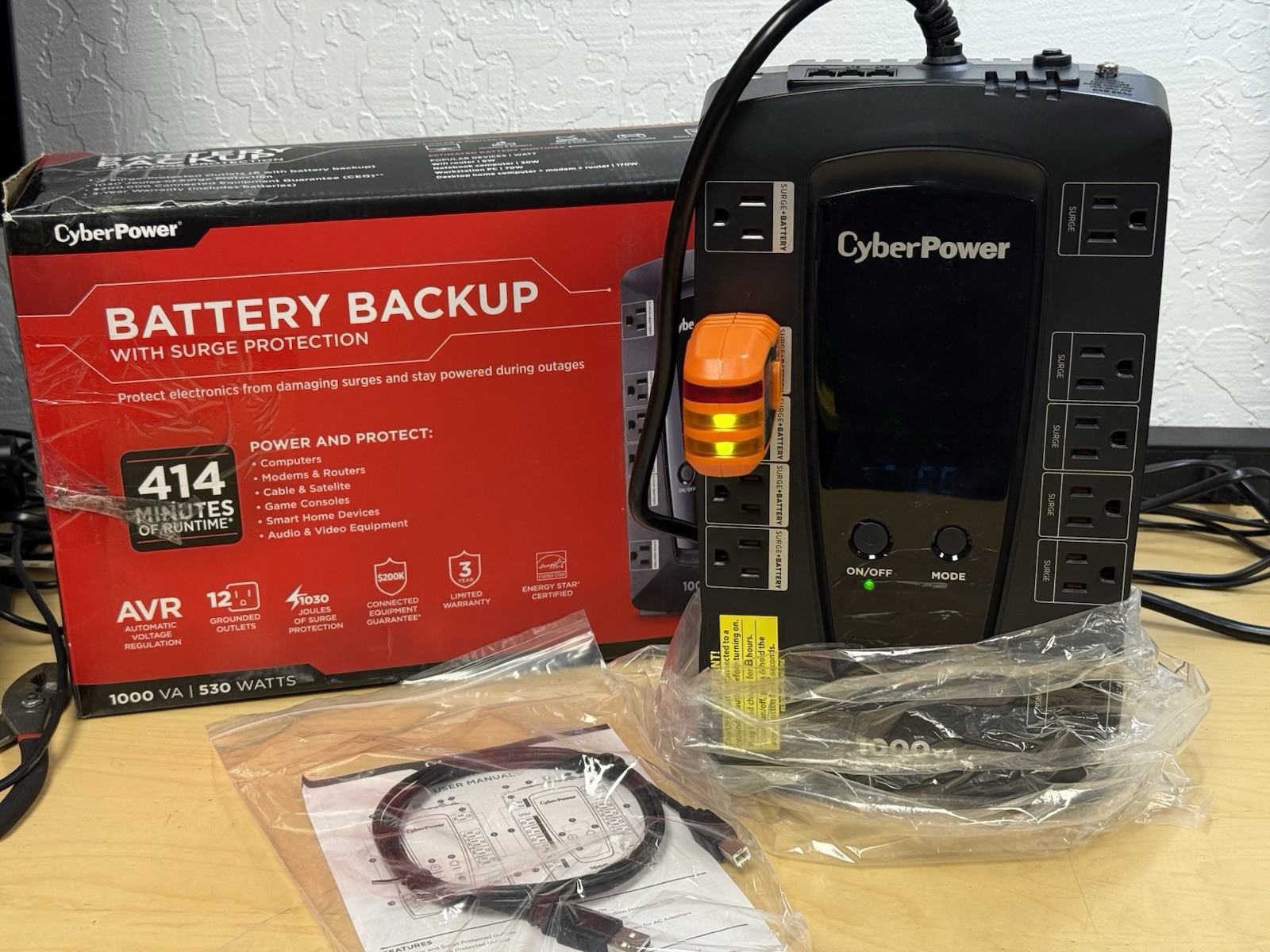 CyberPower LE1000DG-R 1000VA 12-Outlet LCD Display UPS WITH BATTERY - TESETED