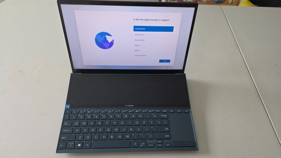 Asus ZenBook Duo 14 UX482EGR-XB77T 11th Gen i7-1195, 32GB LPDDR4, 1TB HD + ACCY