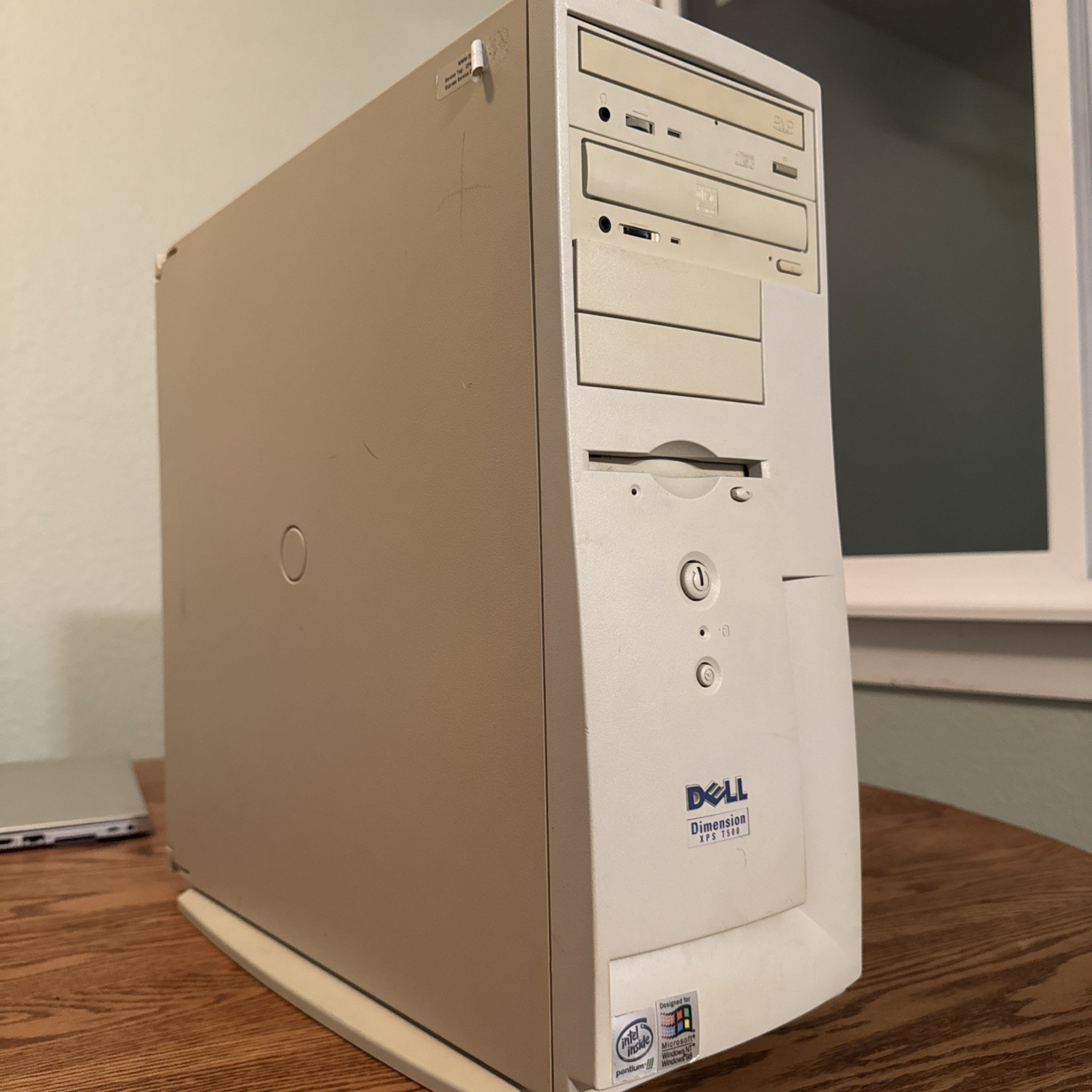 Vintage Dell Dimension XPS T500 Pentium III / Powers on / AS IS / w/ HDD