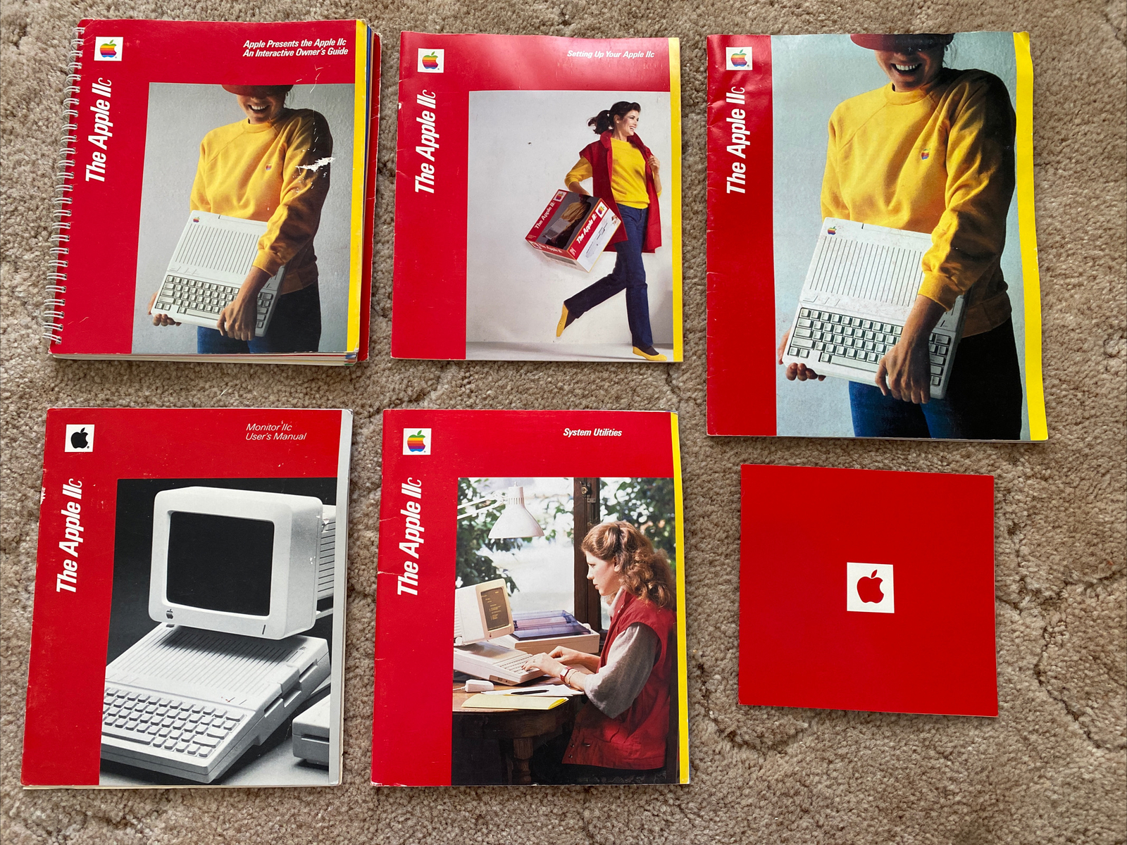 Vintage 1984 The Apple LLC Computer & monitor Original Paperwork & Manuals rare