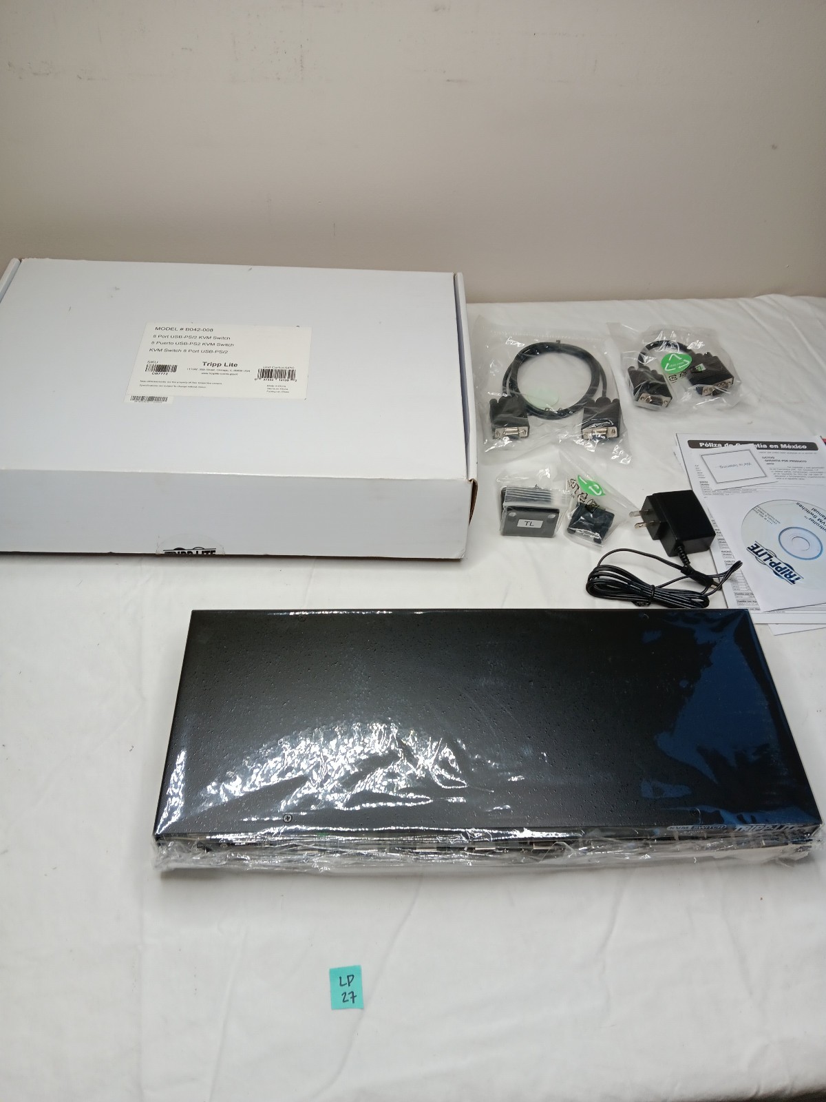 Tripp Lite 8-Port Rackmount USB / PS2 KVM Switch B042-008