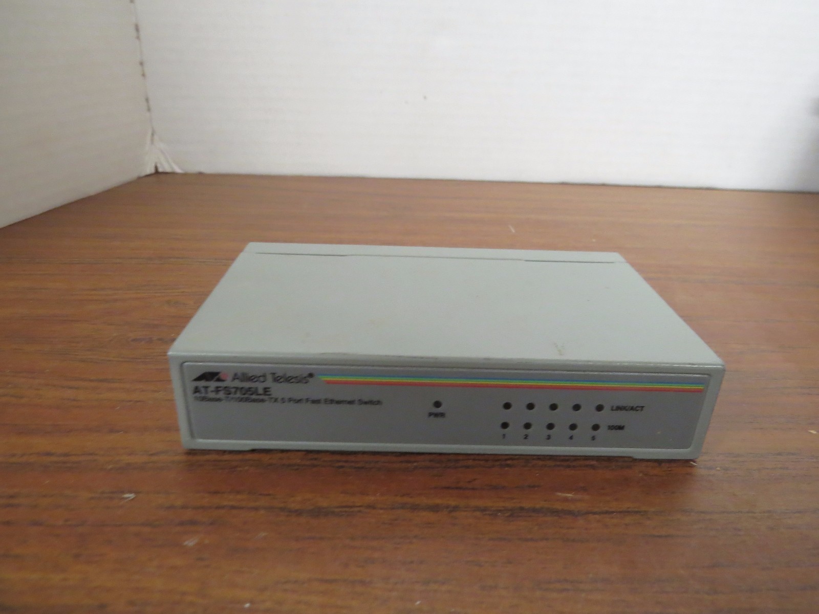 + Allied Telesyn AT-FS705LE 10/100Base 5-Port Ethernet Switch no power supply