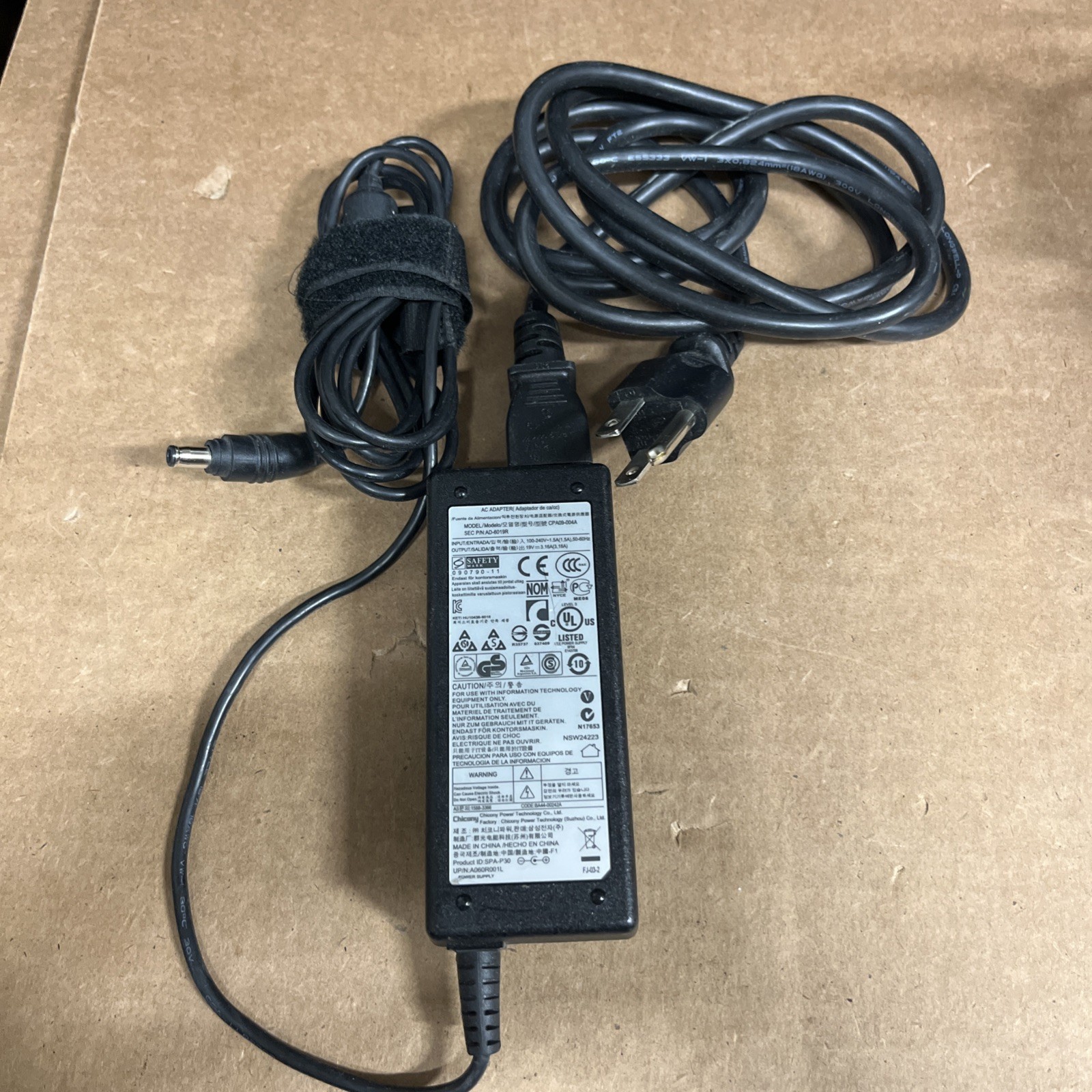 Genuine Chicony 19V3.16A Samsung Laptop AC Adapter Charger CPA09-004A AD-6019R