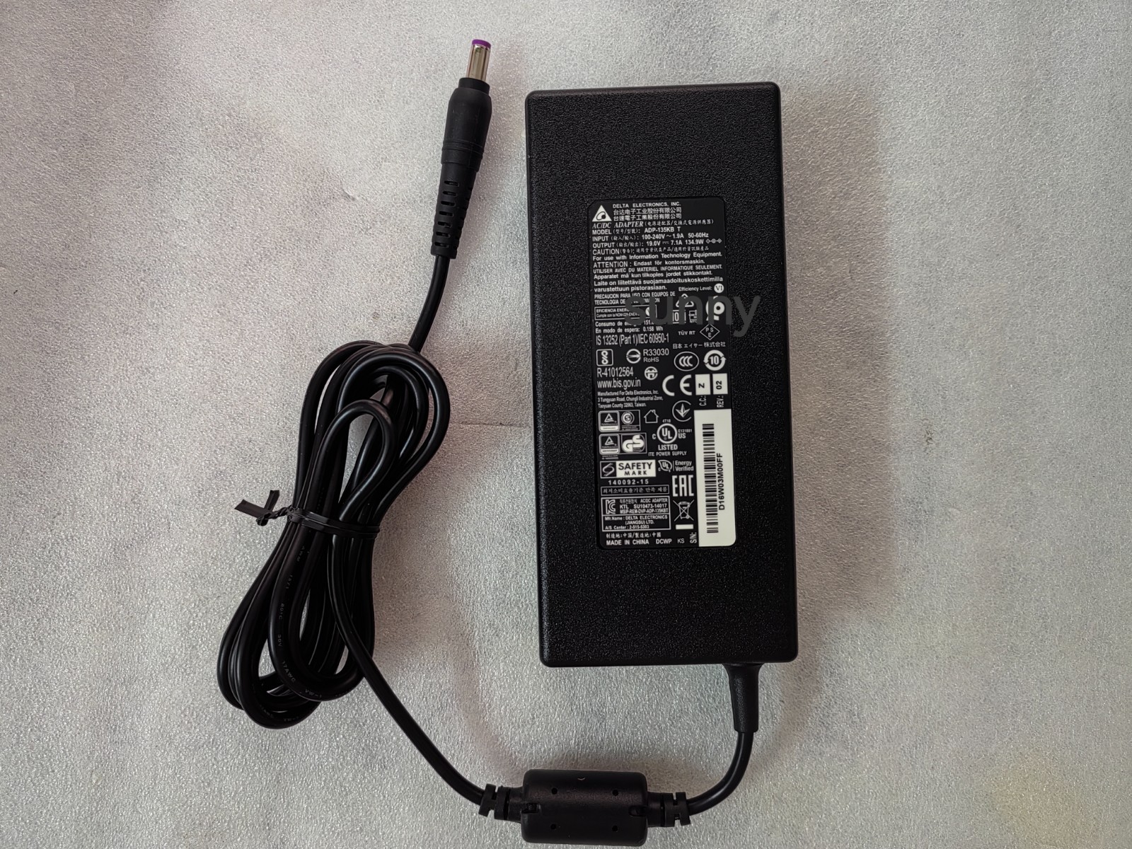 For Acer Aspire VX15 VX5-591G Series Delta 19V 7.1A 135W ADP-135KB T Charger OEM