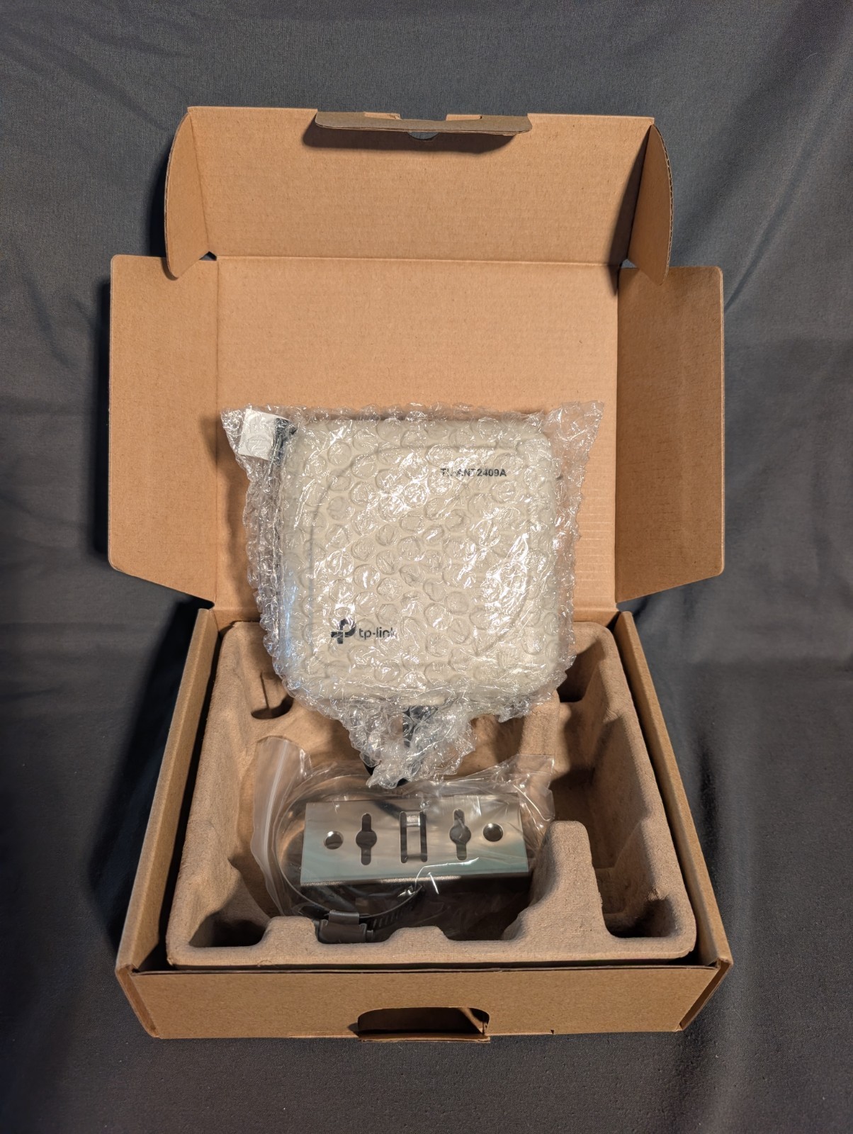 TP-LINK TL-ANT2409A 9dBi 2.4GHz Directional Antenna - New in Box