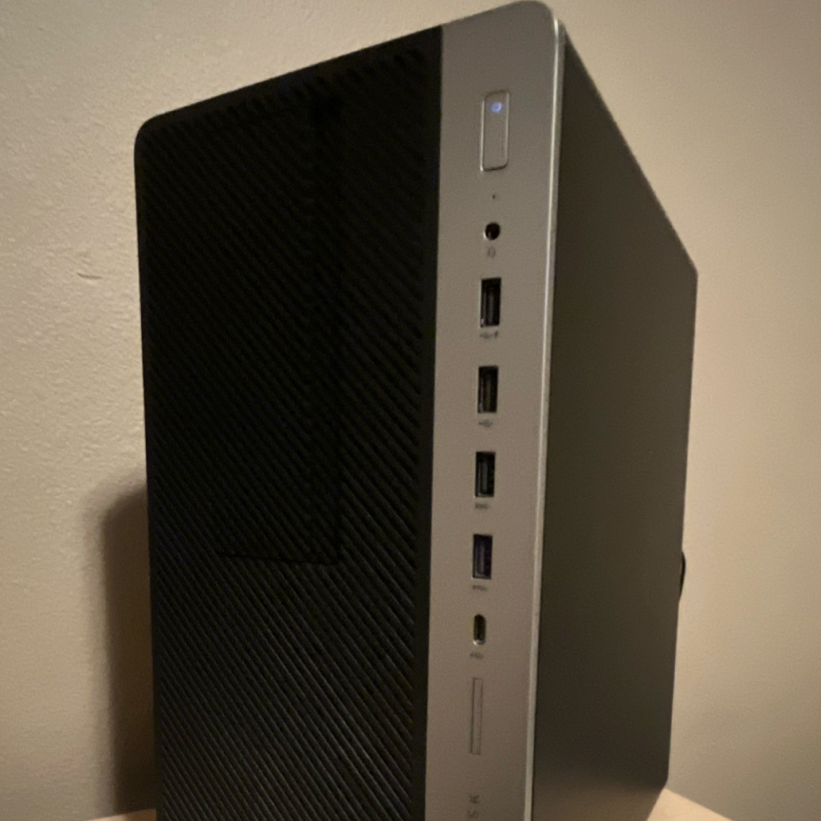 Gaming pc, runs games at high fps ( specs below)