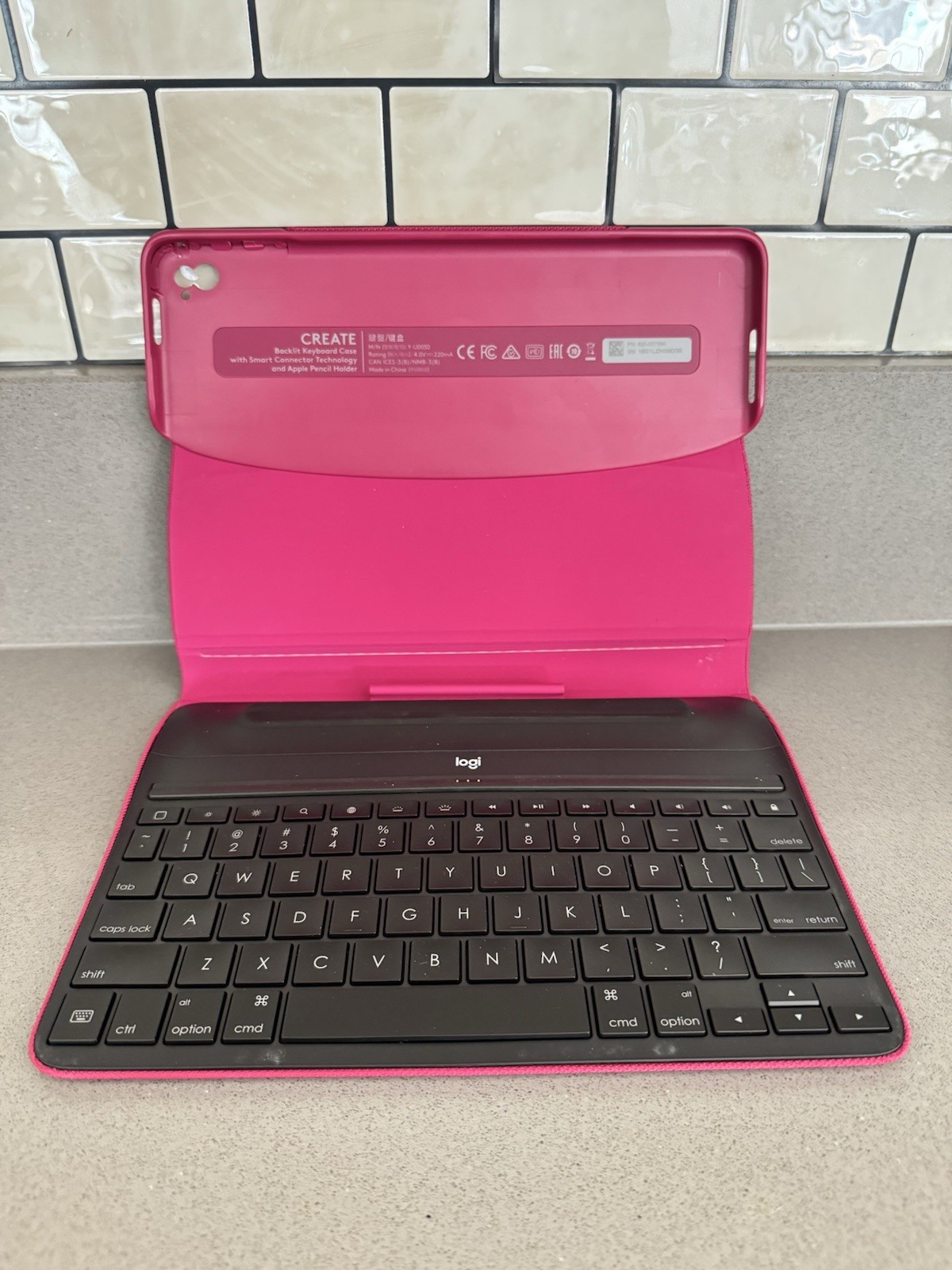 Logitech Create Backlit Keyboard Case w/Smart Connector for iPad Pro 9.7” Pink