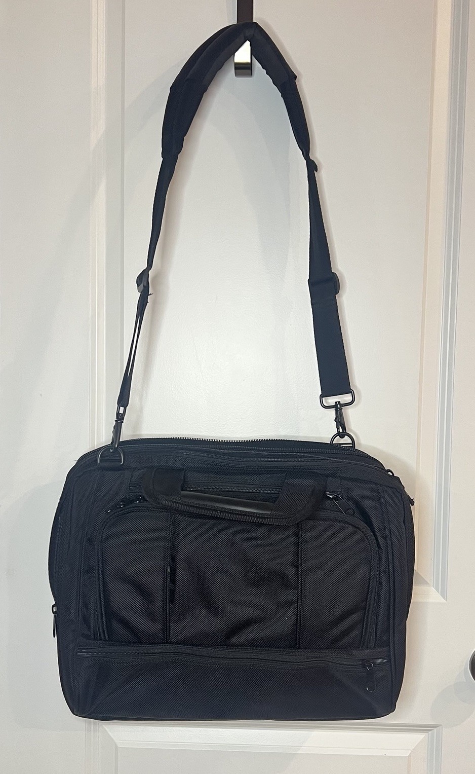 Brenthaven Laptop Travel Bag Zero Impact Multiple Pockets Padded Shoulder Strap