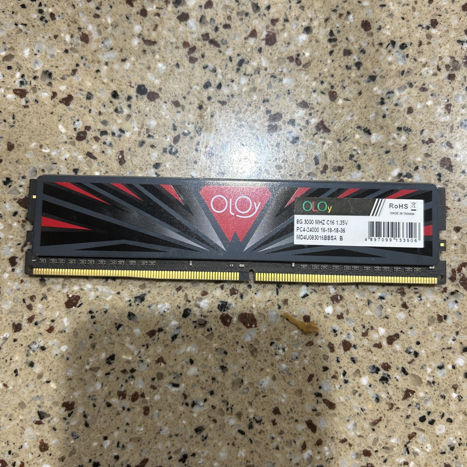 OLOy 8GB (1x8GB) RAM DDR4 3000MHz CL16 MD4U083016BBSB