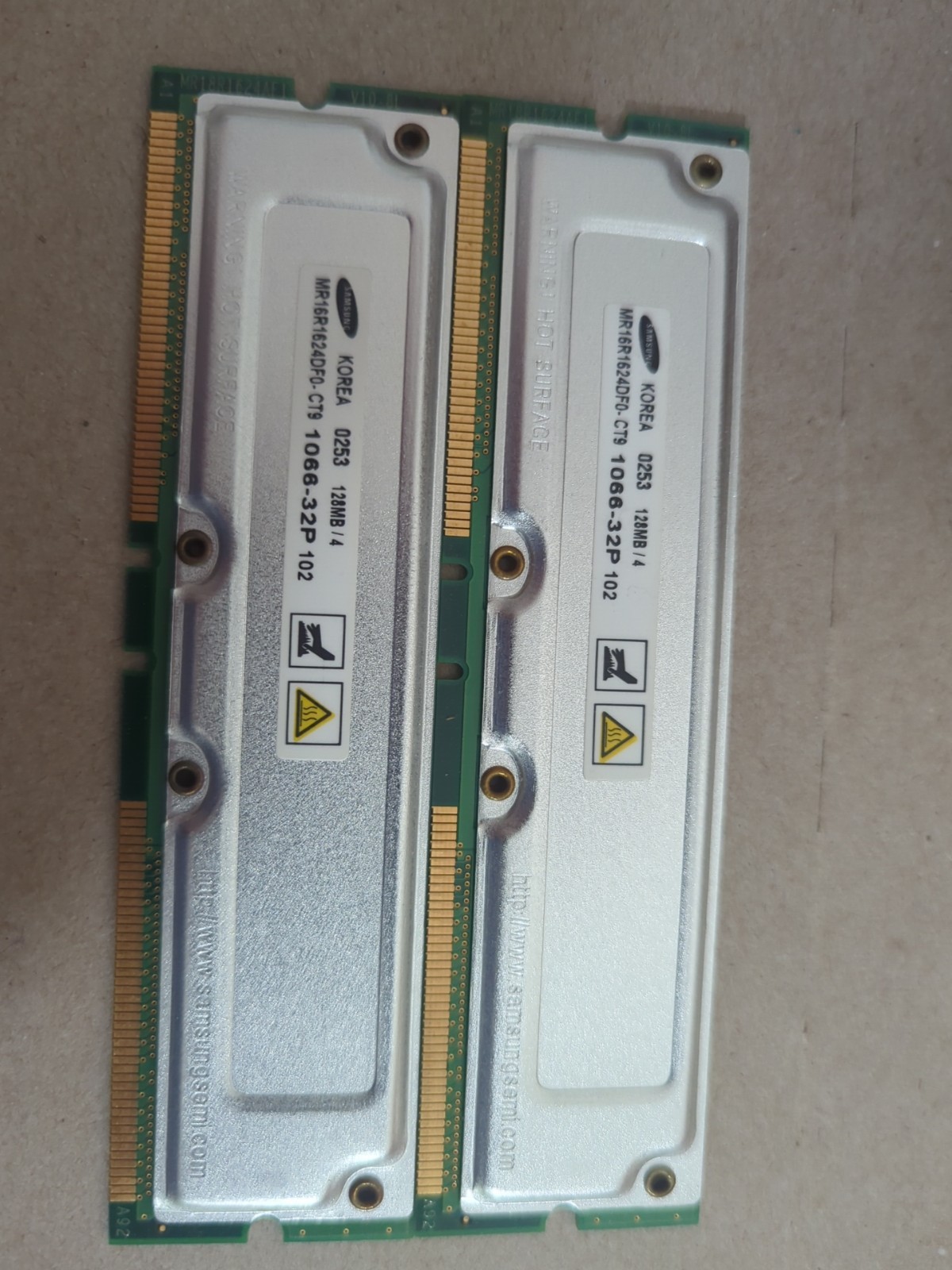 2 Samsung 128 Ram MR16R1624AF0-CK8