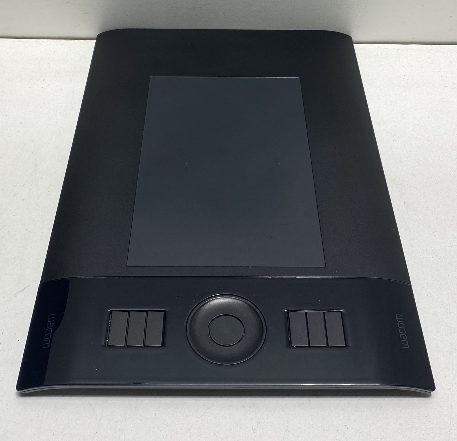 Wacom Intuos4 PTK-440 Professional Graphics Drawing Tablet Small Black