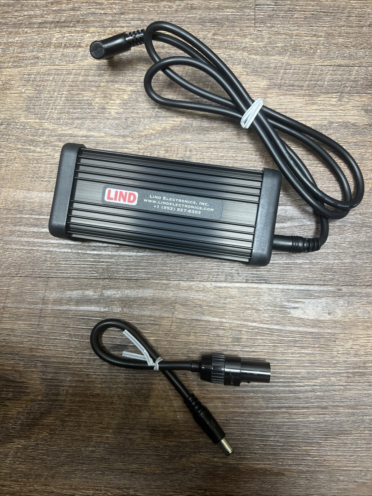 3-PART Lind Auto Air adapter MO1930-893 IN 11-16 Vdc 8 Amp Max Out 19 Vdc 2.64A