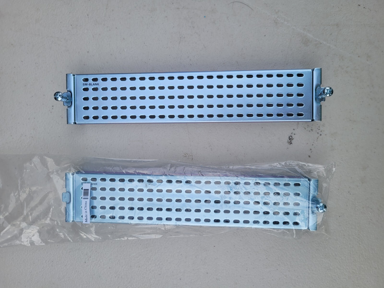 New Set of 2 Cisco 3900 3925 3945 SM-Blank Slot Cover 700-26183-02 800-30368-02