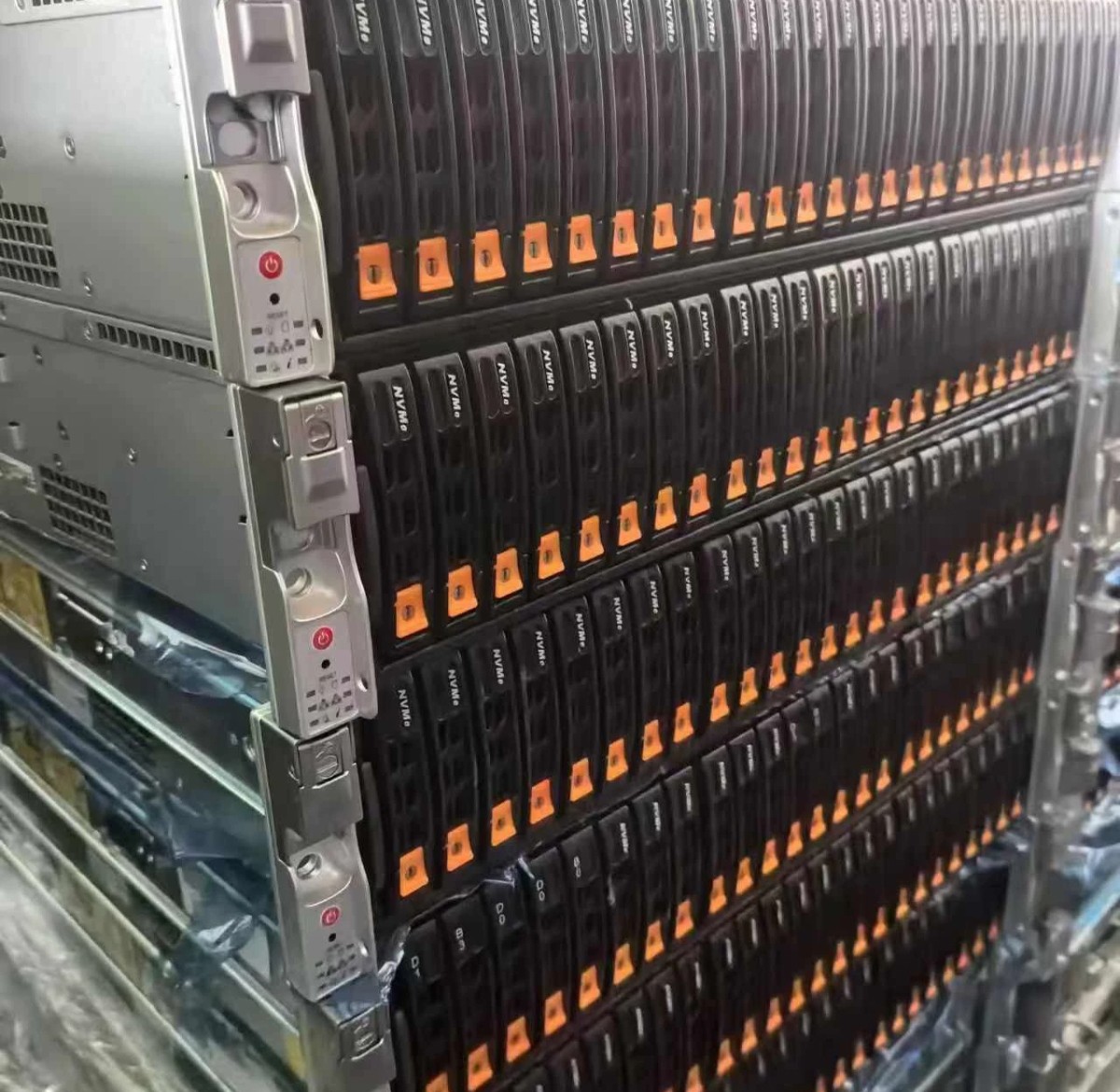 Supermicro SYS-220U-TNR Server 24X2.5"(22x NVME)/2x1000w PSU