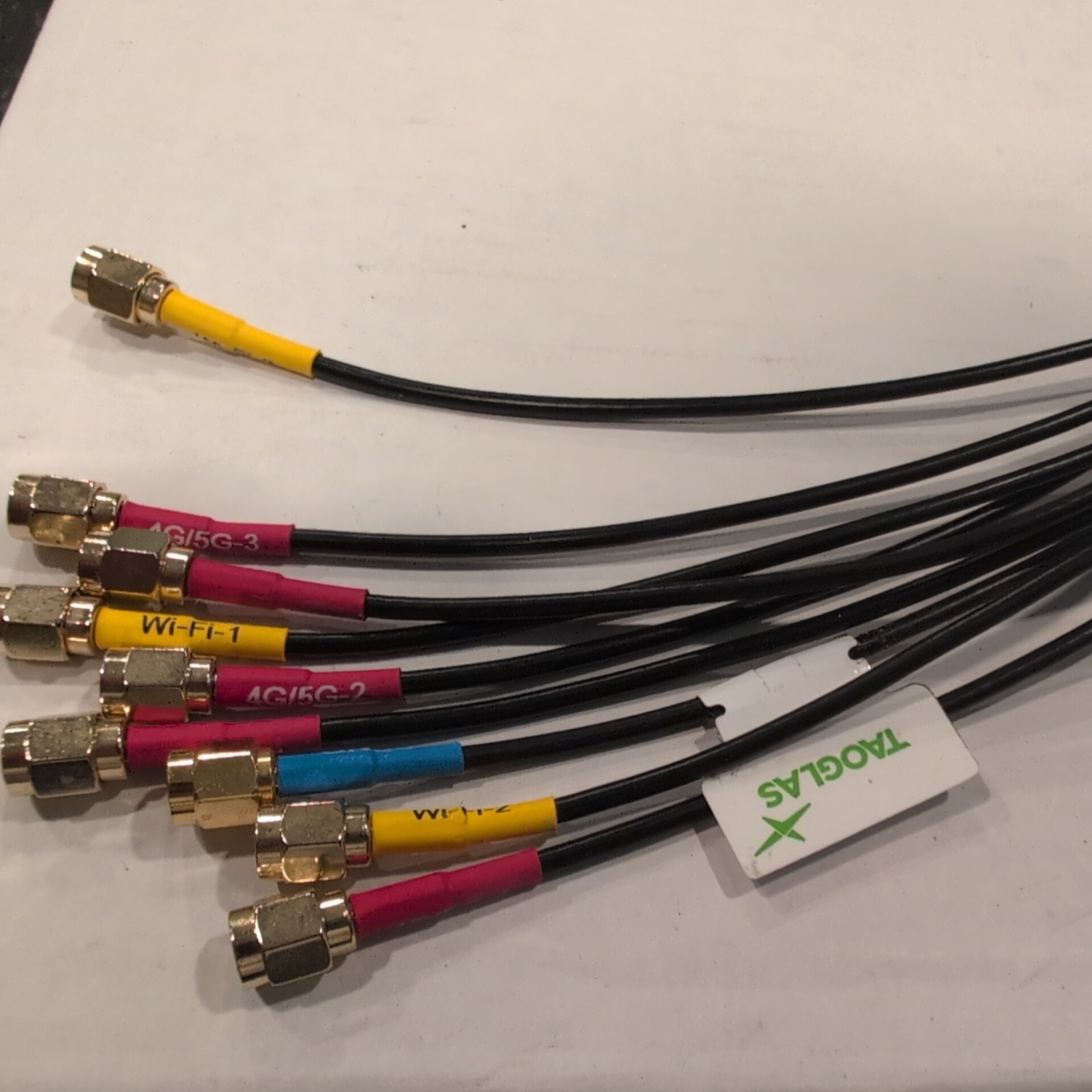 Taoglas TGX.04.A.001 – 4x5G/4G LTE MIMO Cross-Polarized Antenna 